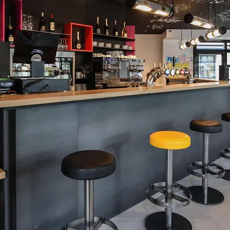 Hotel Ibis Styles Republique 3*