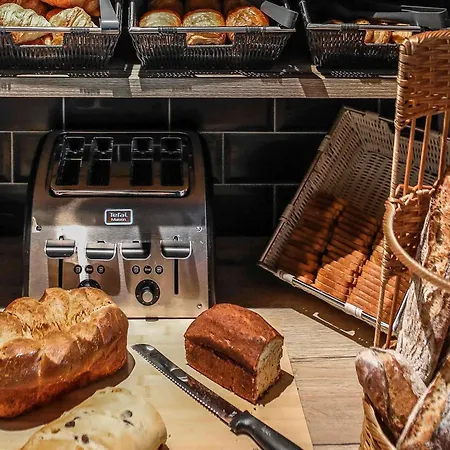 Ibis Styles Republique 3*