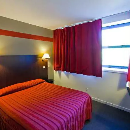 Hotel Ibis Styles Republique 3*