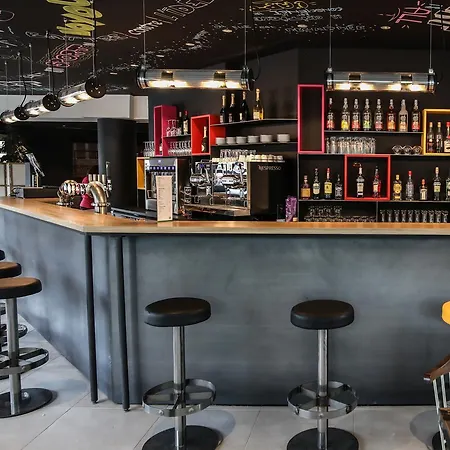 Hotel Ibis Styles Republique 3*